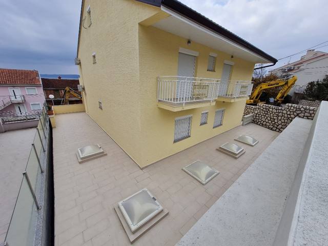 Svjetlosne kupole i trake - Crikvenica